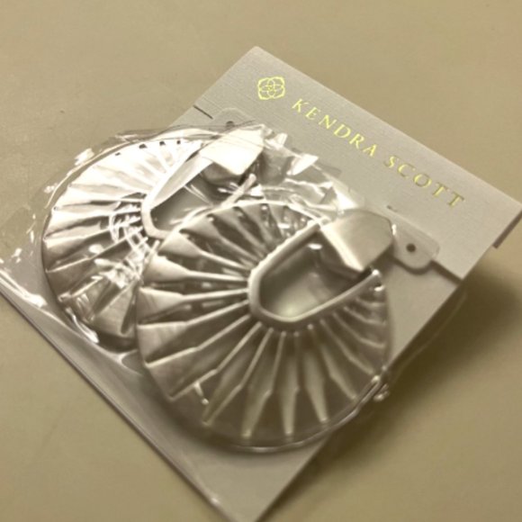 Kendra Scott Sunburst Silver Earrings NWT - Picture 4 of 6